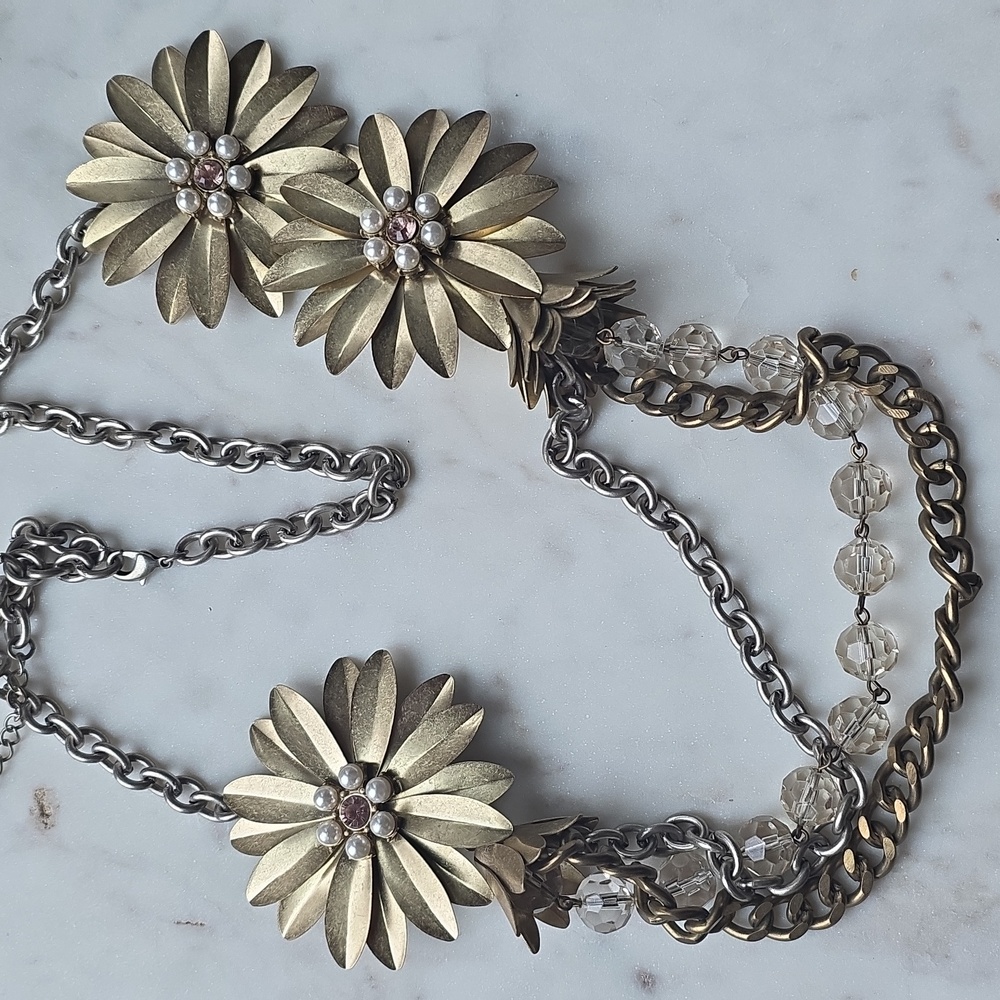 Runway Bold Ann Taylor Loft Silver Gold Chain Faux Flower Pearl Necklace.